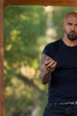 S.W.A.T. Exiles Season 1 Episode 1